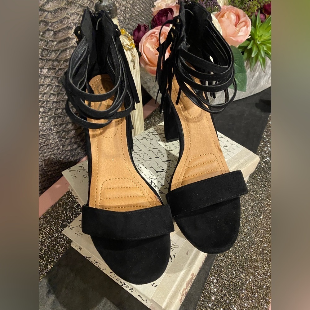 Women Elegant Collection Superly-10 Faux Suede Fringe Block Heel Sandal 8.5 NWOT - Picture 2 of 7